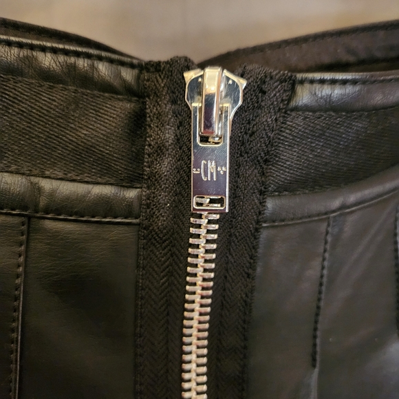 Faux leather mini skirt size Large O ring - Picture 3 of 6